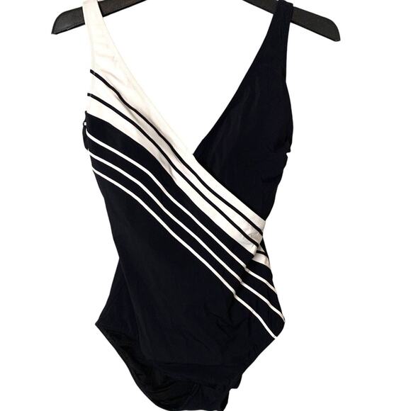 Profile by Gottex One Piece NWT Women's Size 10 Monochrome Asymmetrical Striped - Picture 1 of 6
